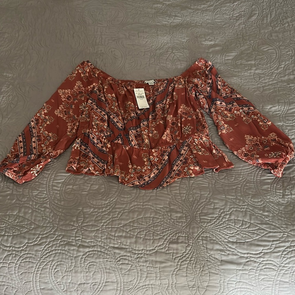 NWT AE American Eagle Outfitters women’s size medium off shoulder top